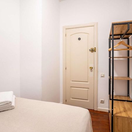 Next To Sagrada Familia 4-Bedroom Apartment Барселона Екстер'єр фото