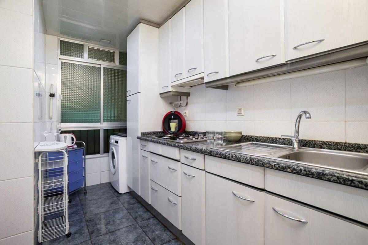 Next To Sagrada Familia 4-Bedroom Apartment Барселона Екстер'єр фото