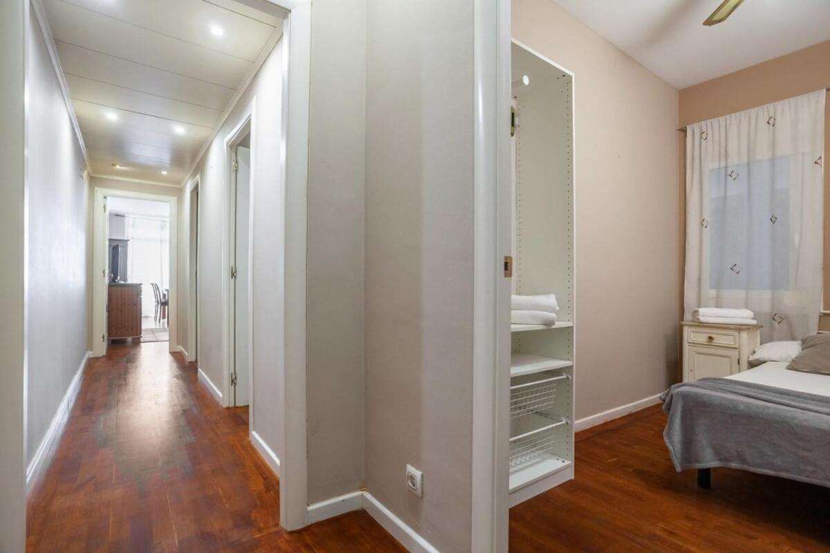 Next To Sagrada Familia 4-Bedroom Apartment Барселона Екстер'єр фото