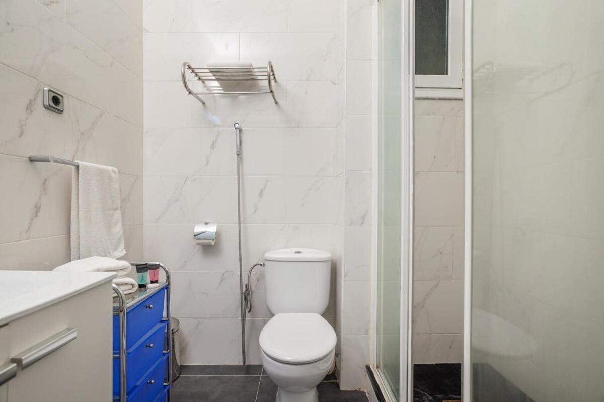 Next To Sagrada Familia 4-Bedroom Apartment Барселона Екстер'єр фото