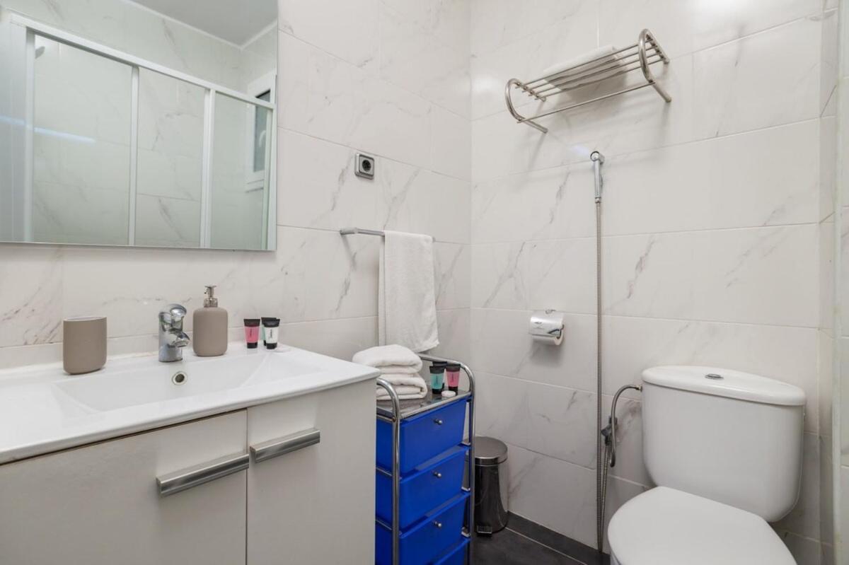 Next To Sagrada Familia 4-Bedroom Apartment Барселона Екстер'єр фото