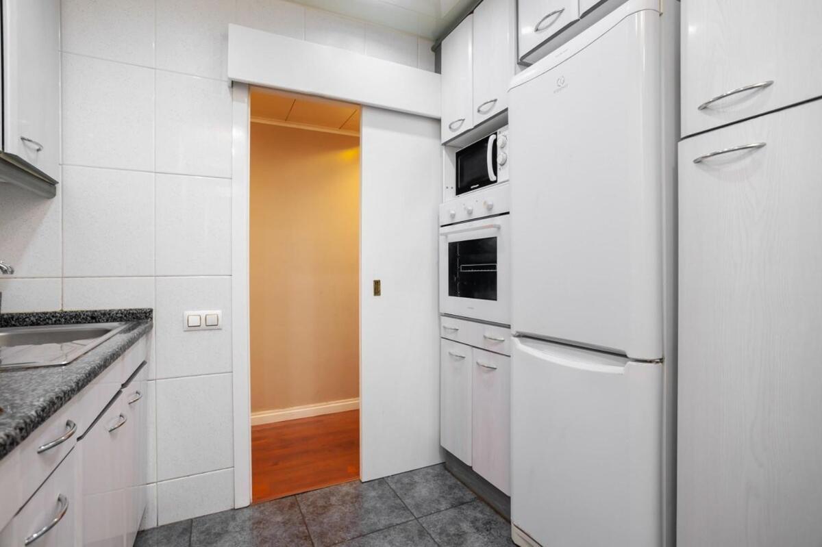 Next To Sagrada Familia 4-Bedroom Apartment Барселона Екстер'єр фото