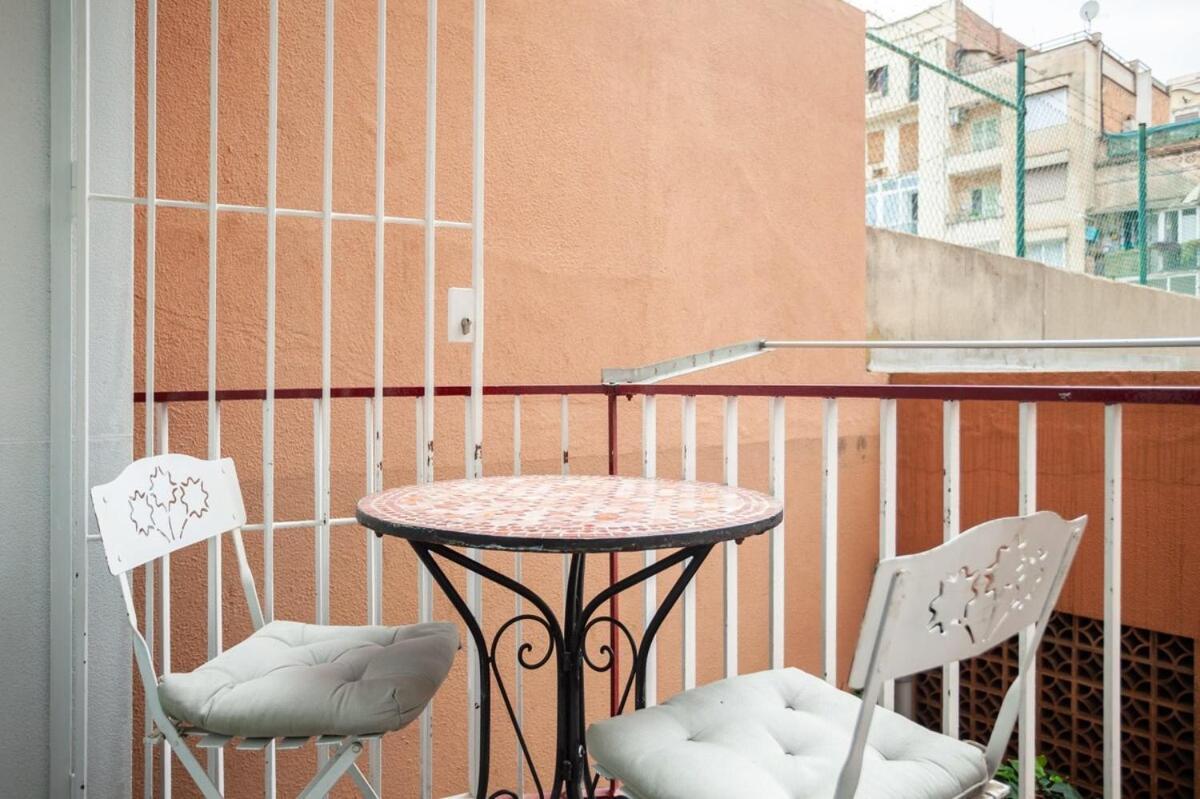 Next To Sagrada Familia 4-Bedroom Apartment Барселона Екстер'єр фото