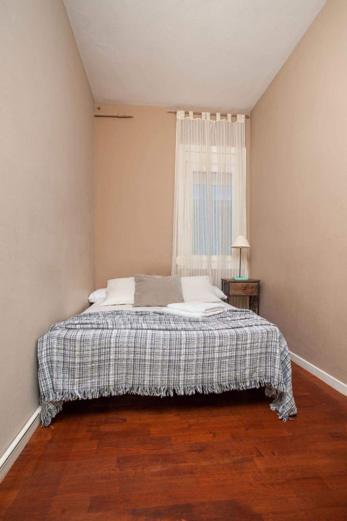Next To Sagrada Familia 4-Bedroom Apartment Барселона Екстер'єр фото