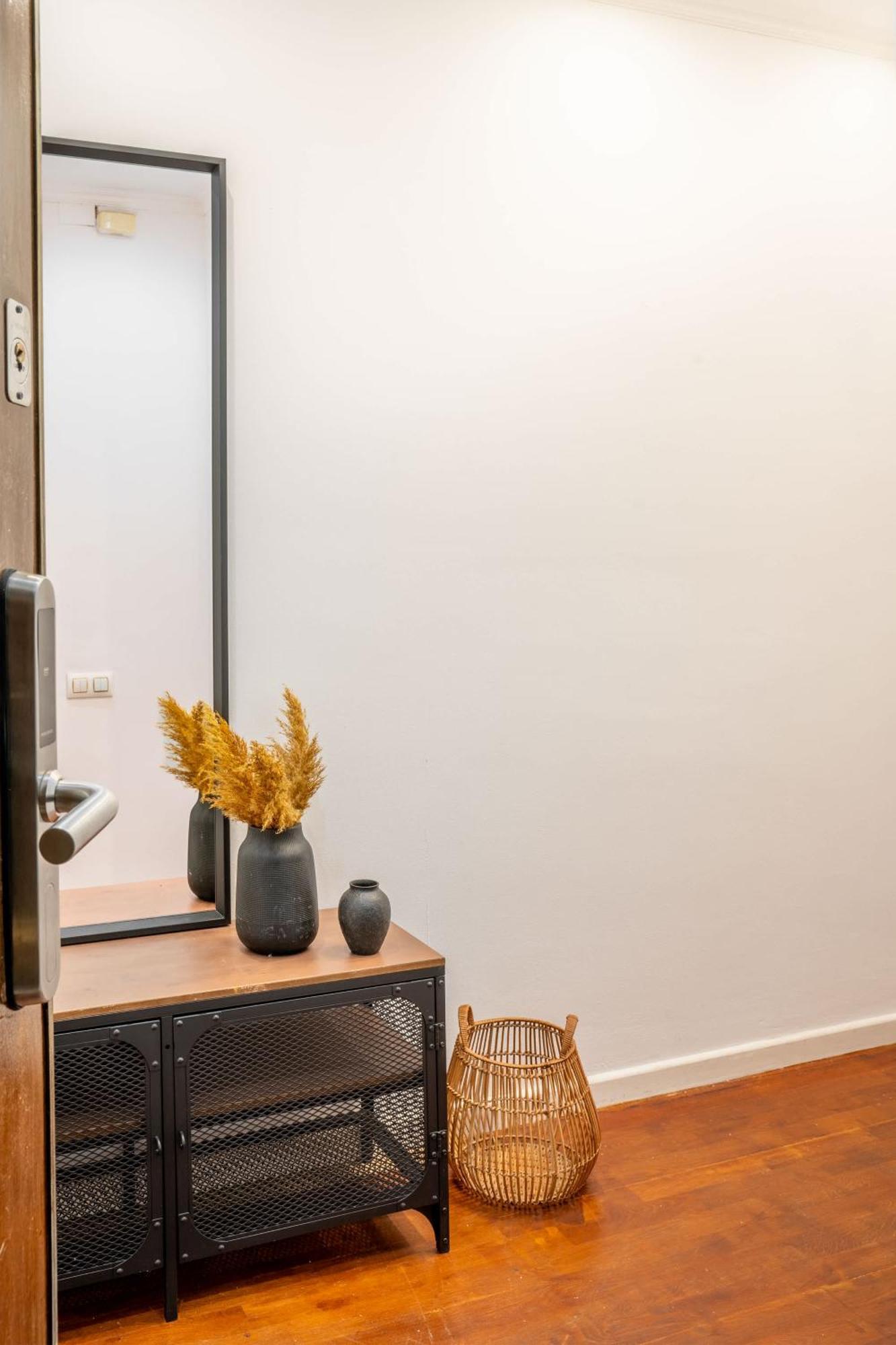 Next To Sagrada Familia 4-Bedroom Apartment Барселона Екстер'єр фото