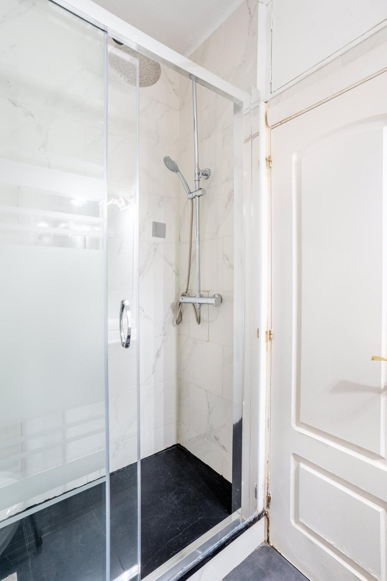 Next To Sagrada Familia 4-Bedroom Apartment Барселона Екстер'єр фото