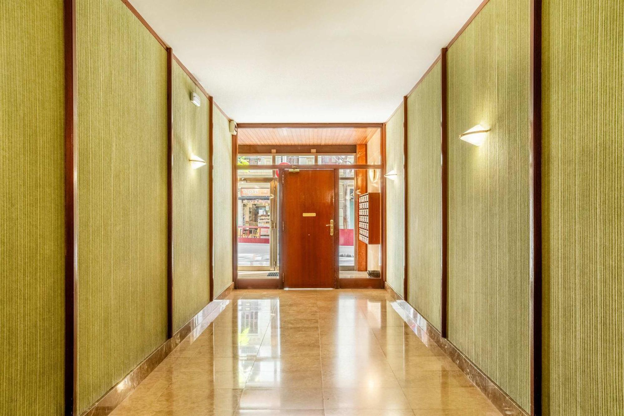 Next To Sagrada Familia 4-Bedroom Apartment Барселона Екстер'єр фото